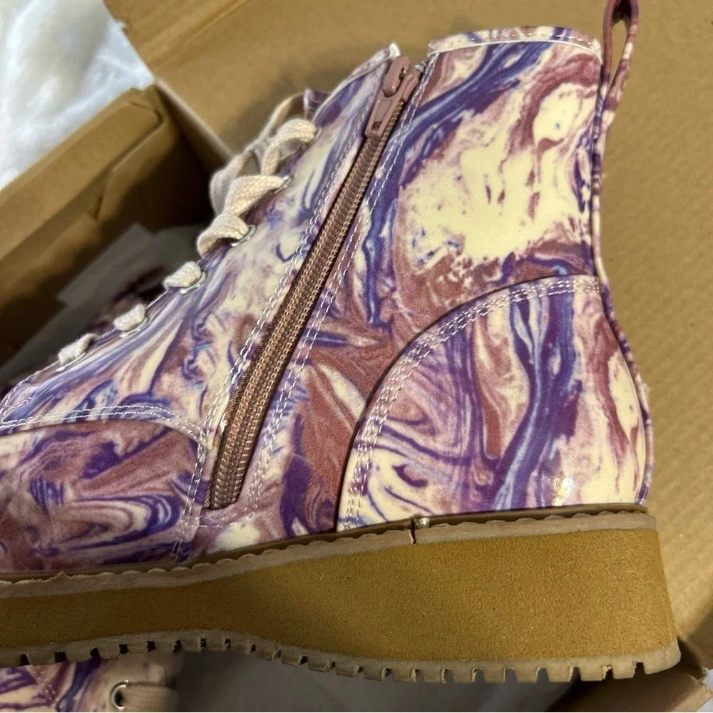 Steve Madden size 5 Stylish‎ Purple and Cream kids Boots